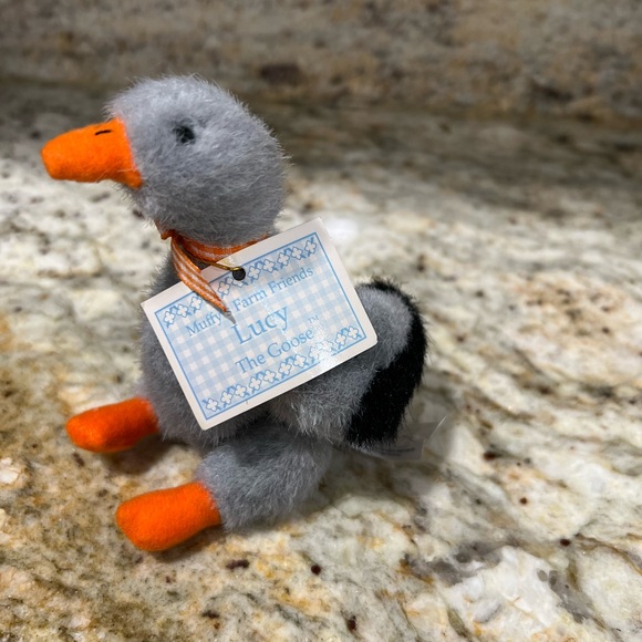 Lucy The Goose From Authentic Muffy VanderBear FARM
FRIENDS Collection - Picture 1 of 9